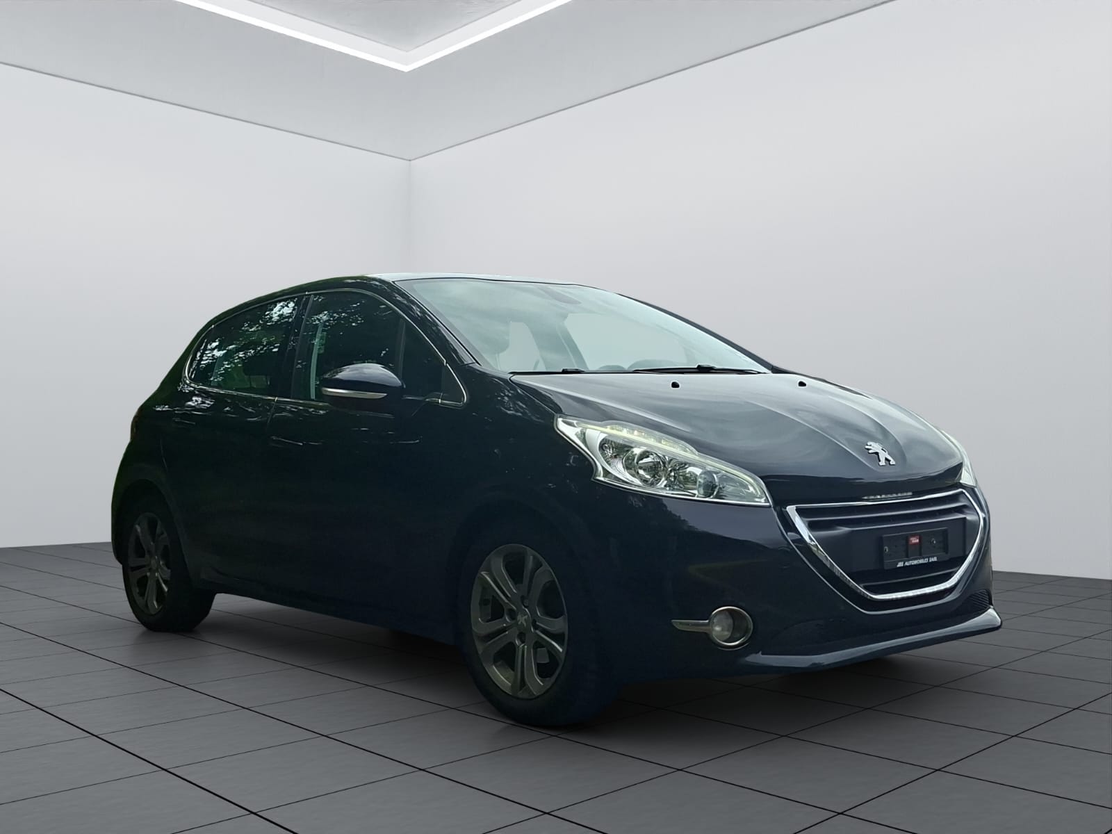 PEUGEOT 208 1.6 e-HDI Allure-image-2