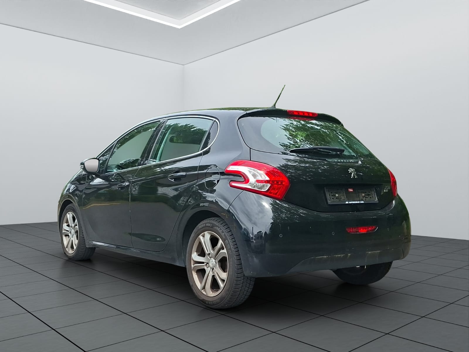 PEUGEOT 208 1.6 e-HDI Allure-image-4