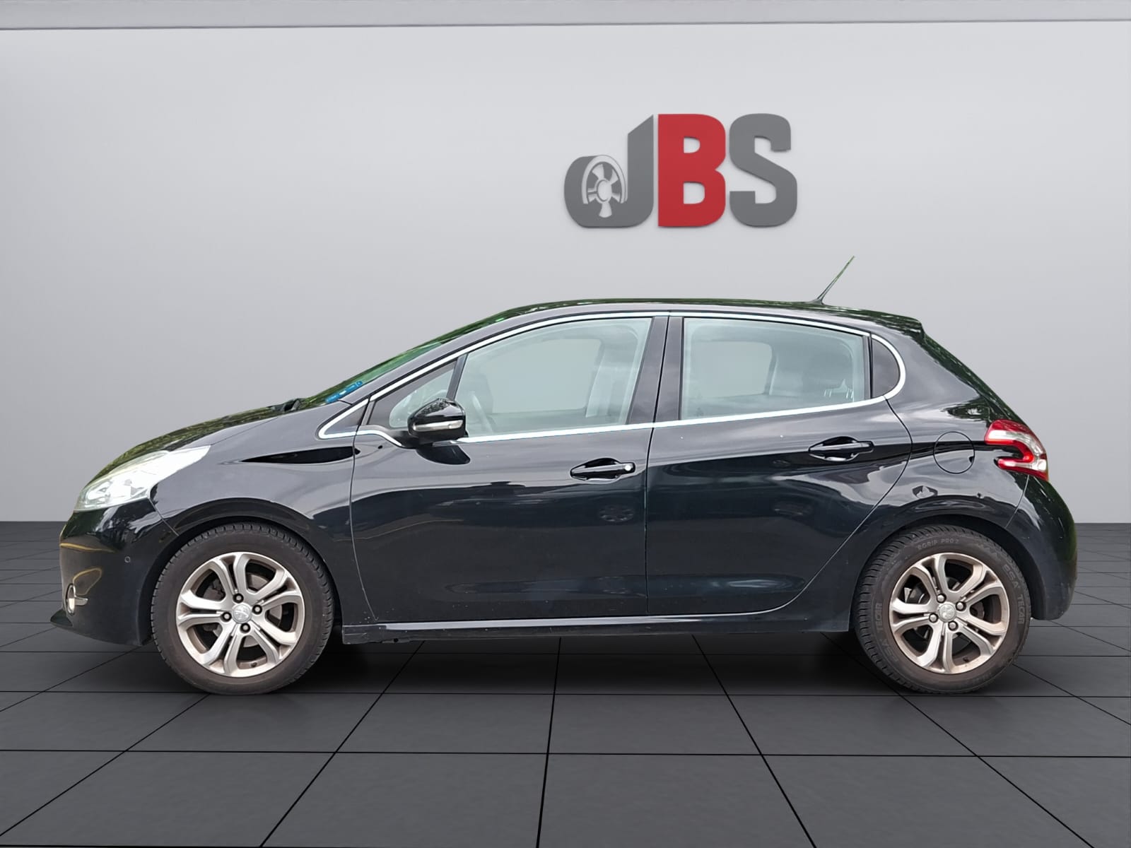 PEUGEOT 208 1.6 e-HDI Allure-image-3
