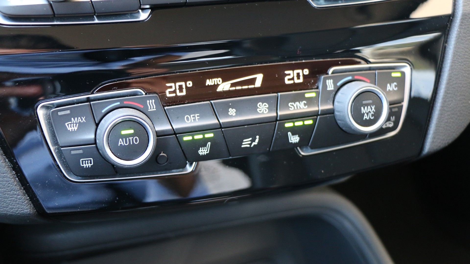 BMW X1 xDrive 20d Sport Line-image-22