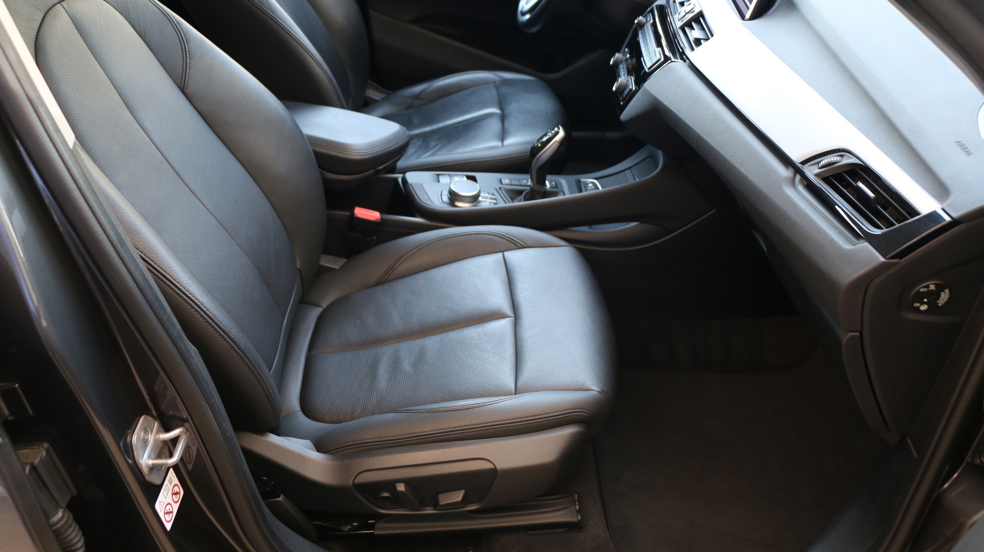BMW X1 xDrive 20d Sport Line-image-8