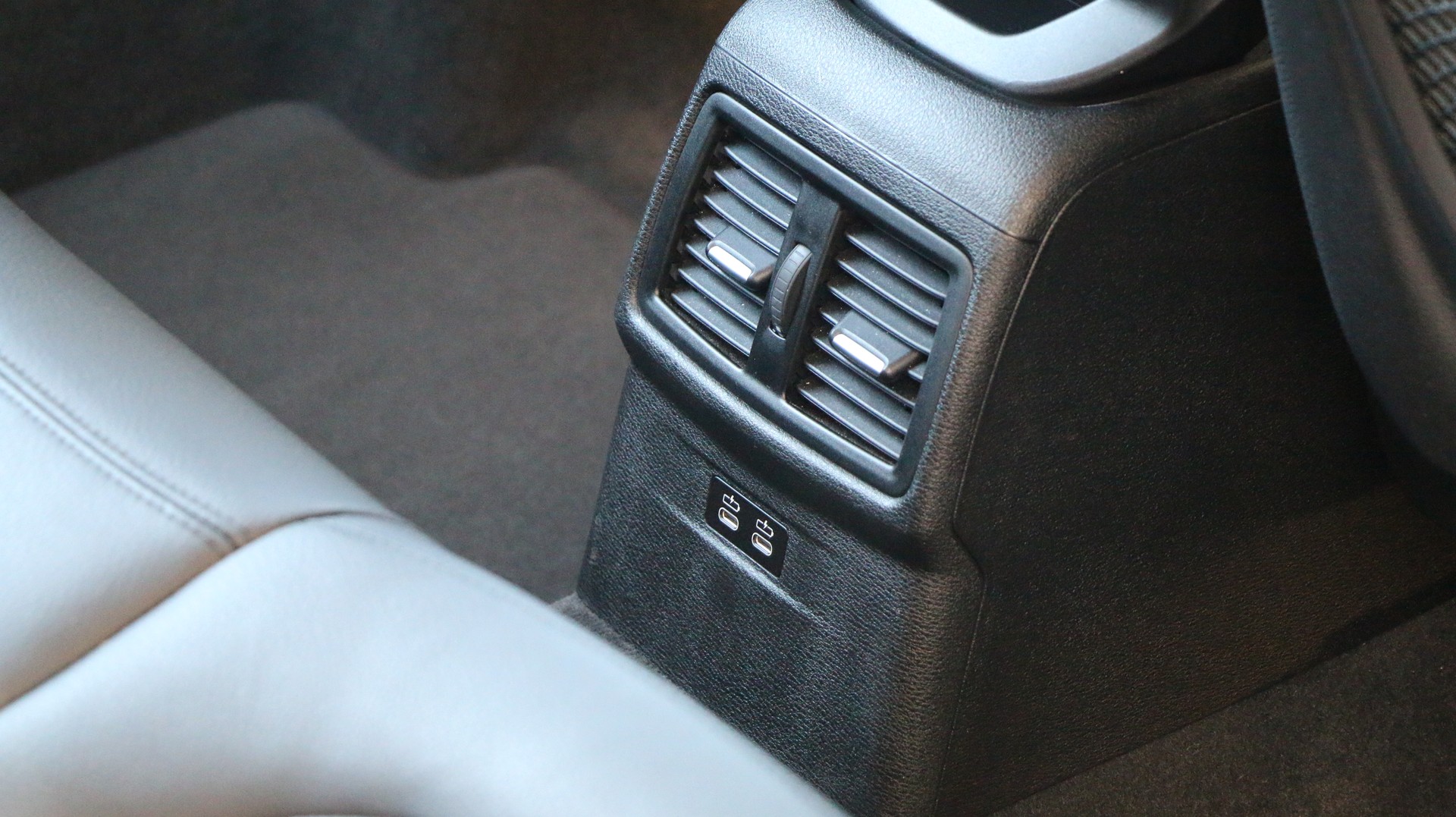 BMW X1 xDrive 20d Sport Line-image-11