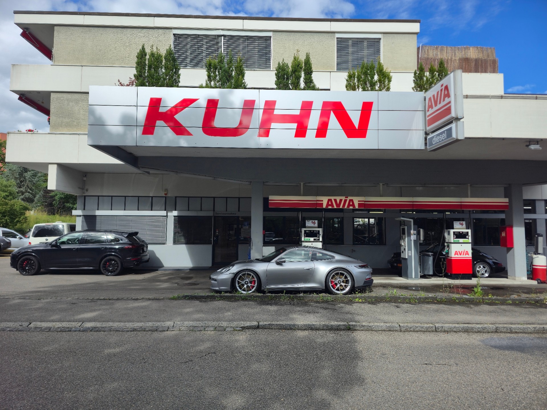 PORSCHE 911 GT3 Touring-image-2