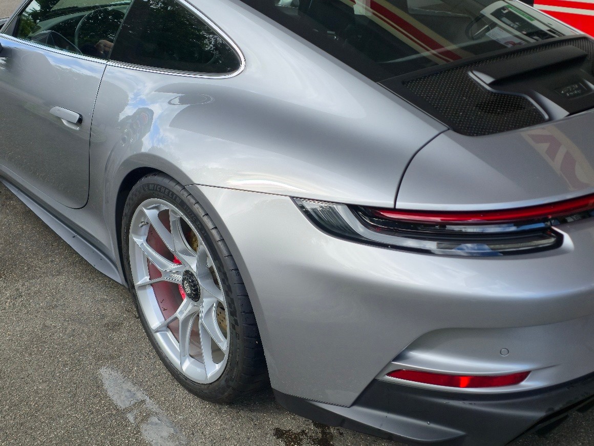 PORSCHE 911 GT3 Touring-image-3