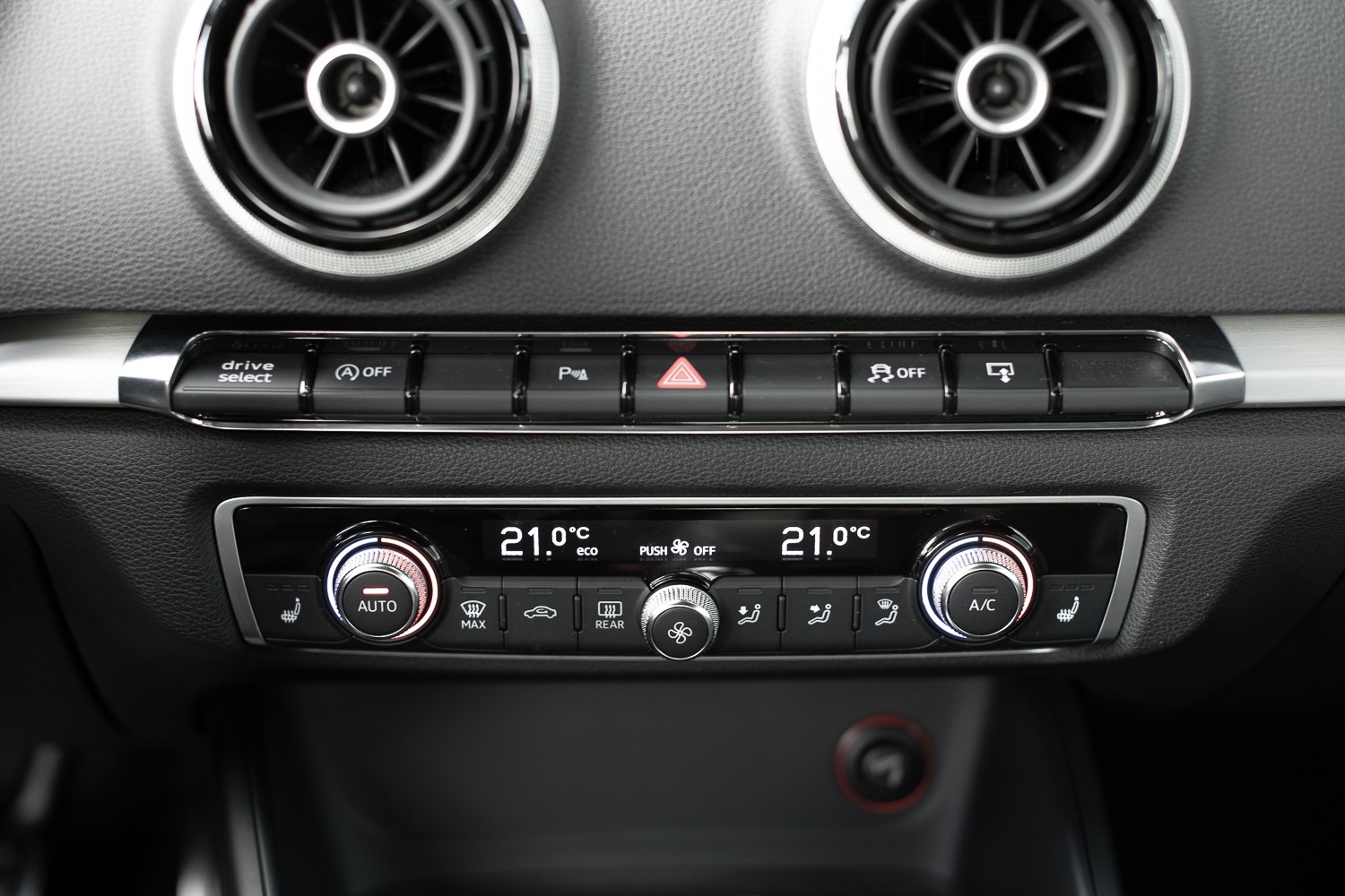 AUDI S3 2.0 TFSI quattro-image-18