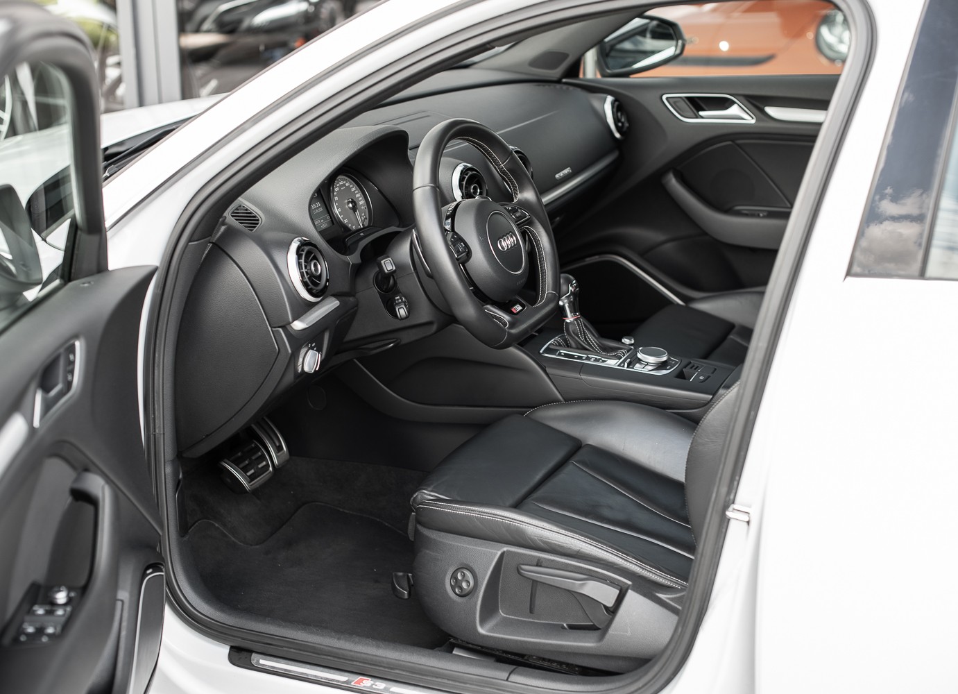 AUDI S3 2.0 TFSI quattro-image-6