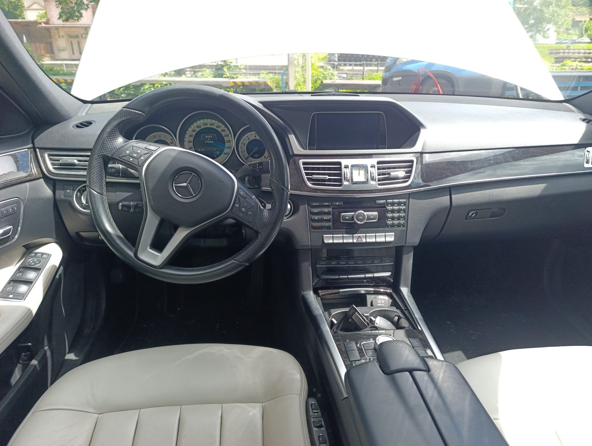 MERCEDES-BENZ E 400 4Matic 7G-Tronic-image-4