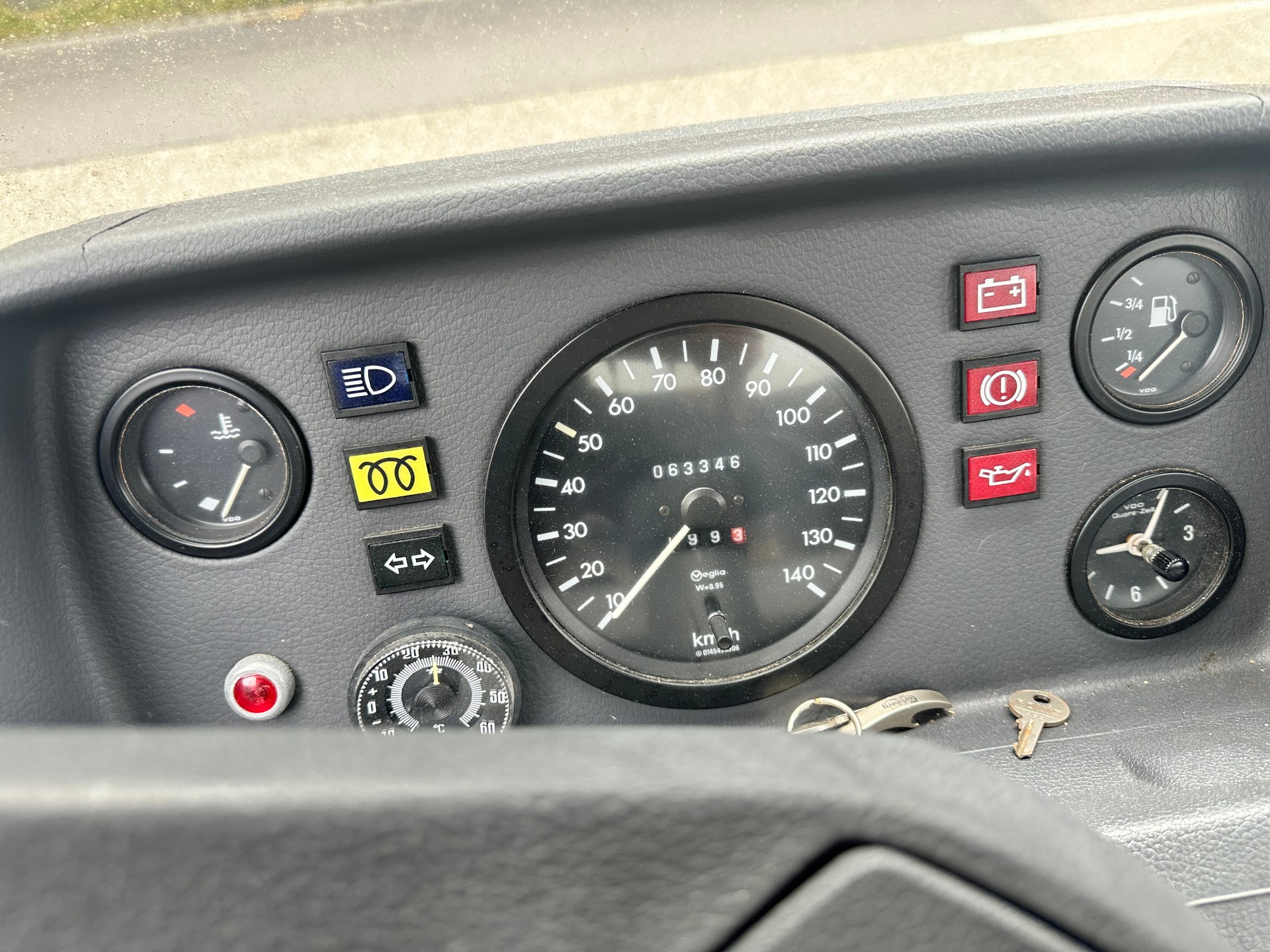 MERCEDES-BENZ 310 D-image-6