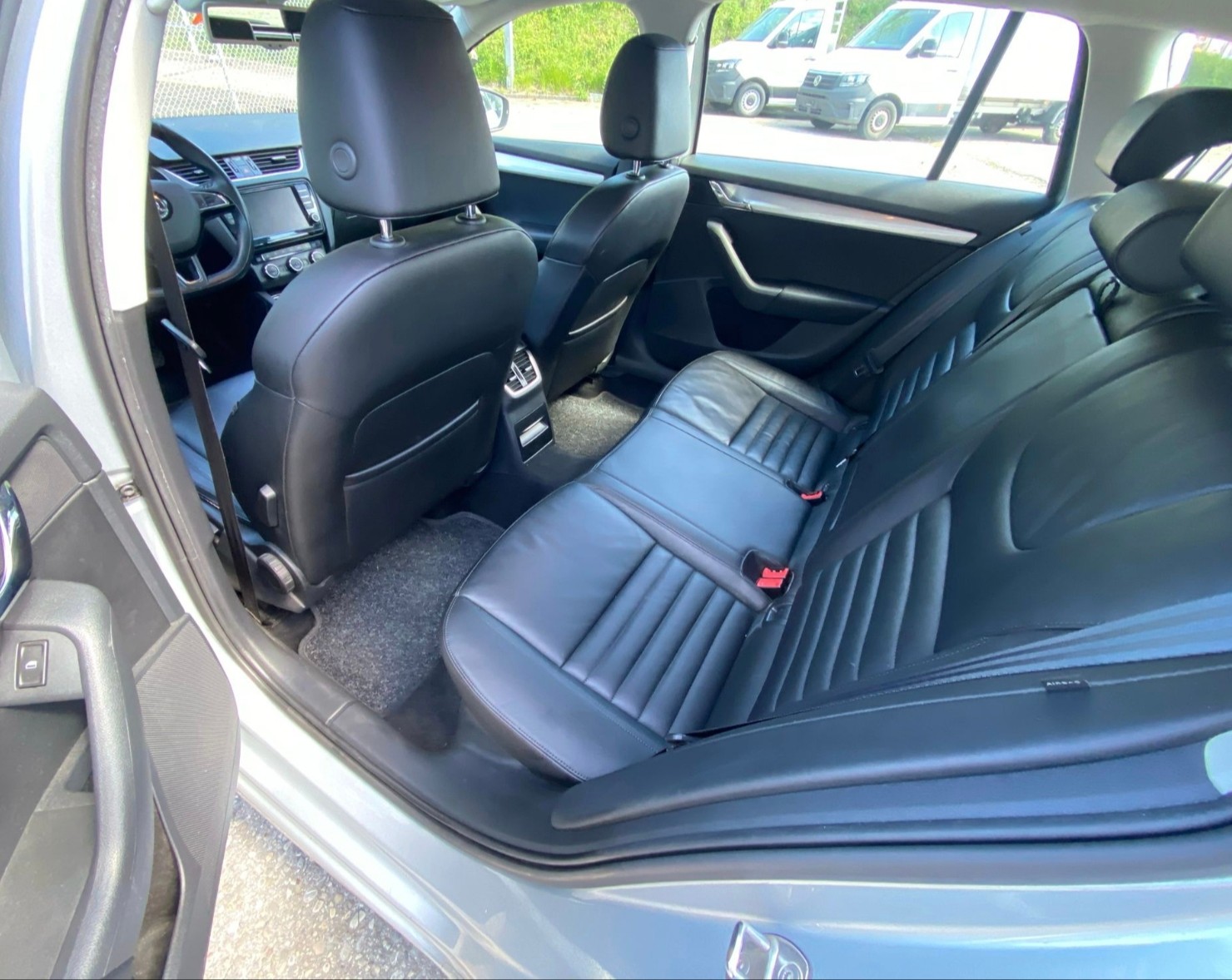 SKODA Octavia Combi 1.8 TSI Elegance 4x4 DSG-image-12