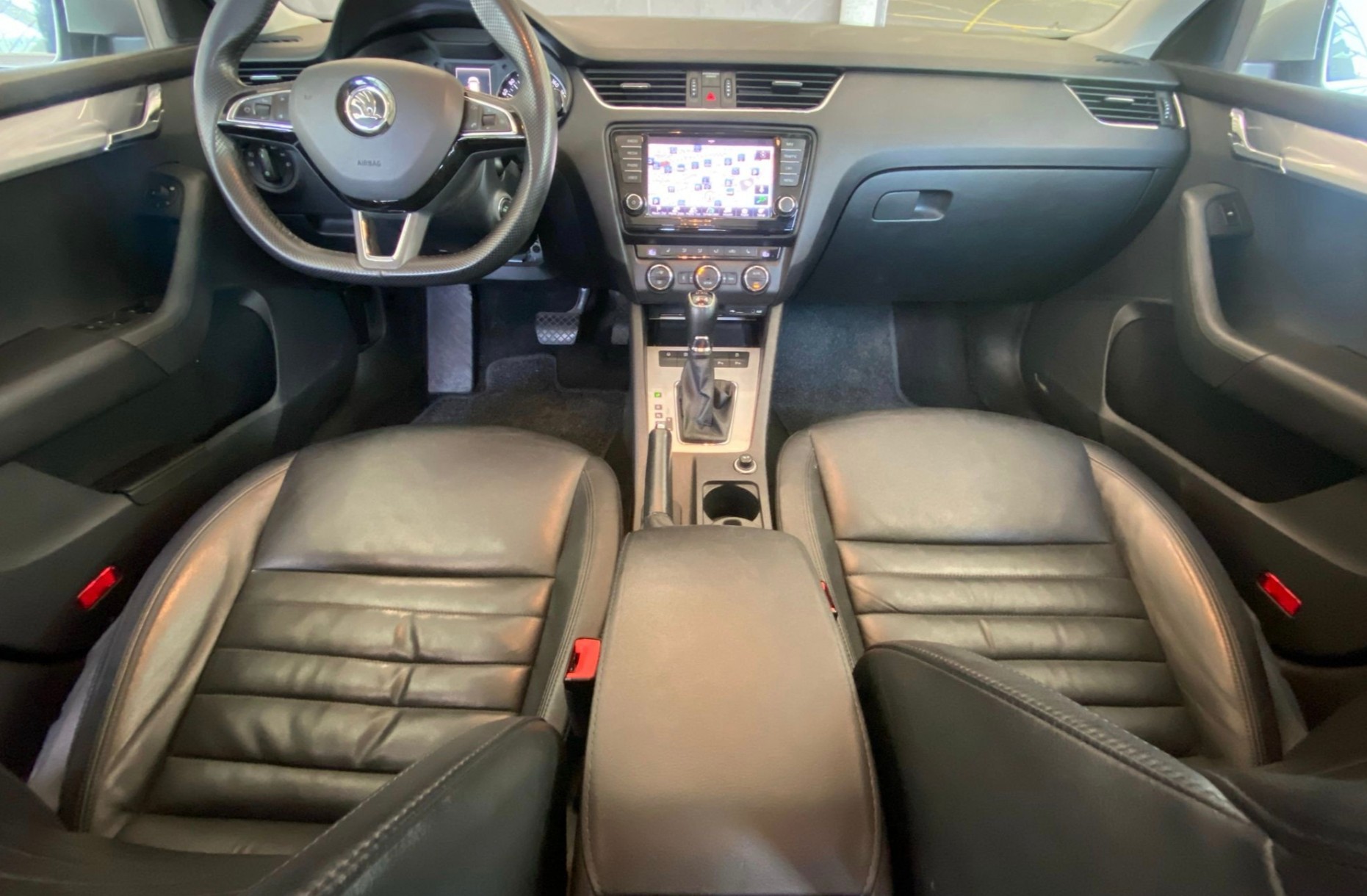 SKODA Octavia Combi 1.8 TSI Elegance 4x4 DSG-image-8