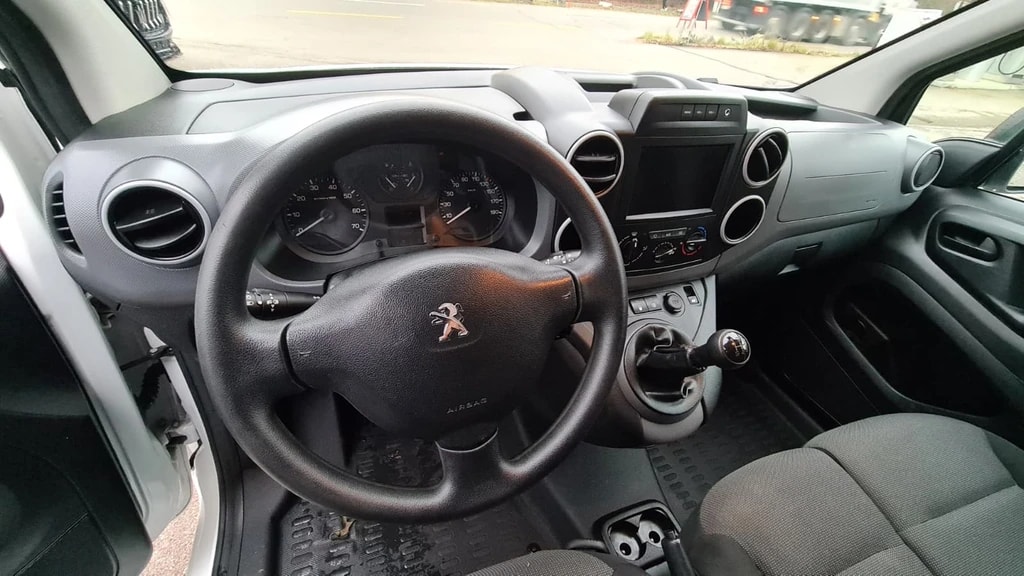 PEUGEOT Partner 1.6 BlueHDI S&S Allure ** 3-Plätzer ** Werkstatt-Einrichtung ** Klimaanlage ** PDC Hinten ** Frisch Ab MFK & Service **-image-9