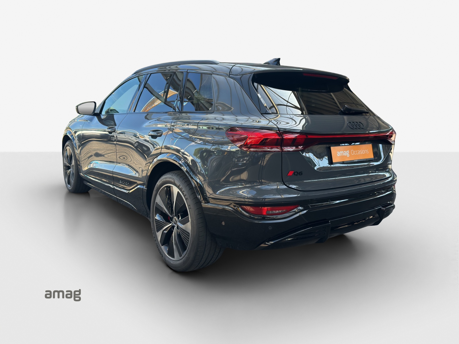AUDI Q6 e-tron quattro-image-2