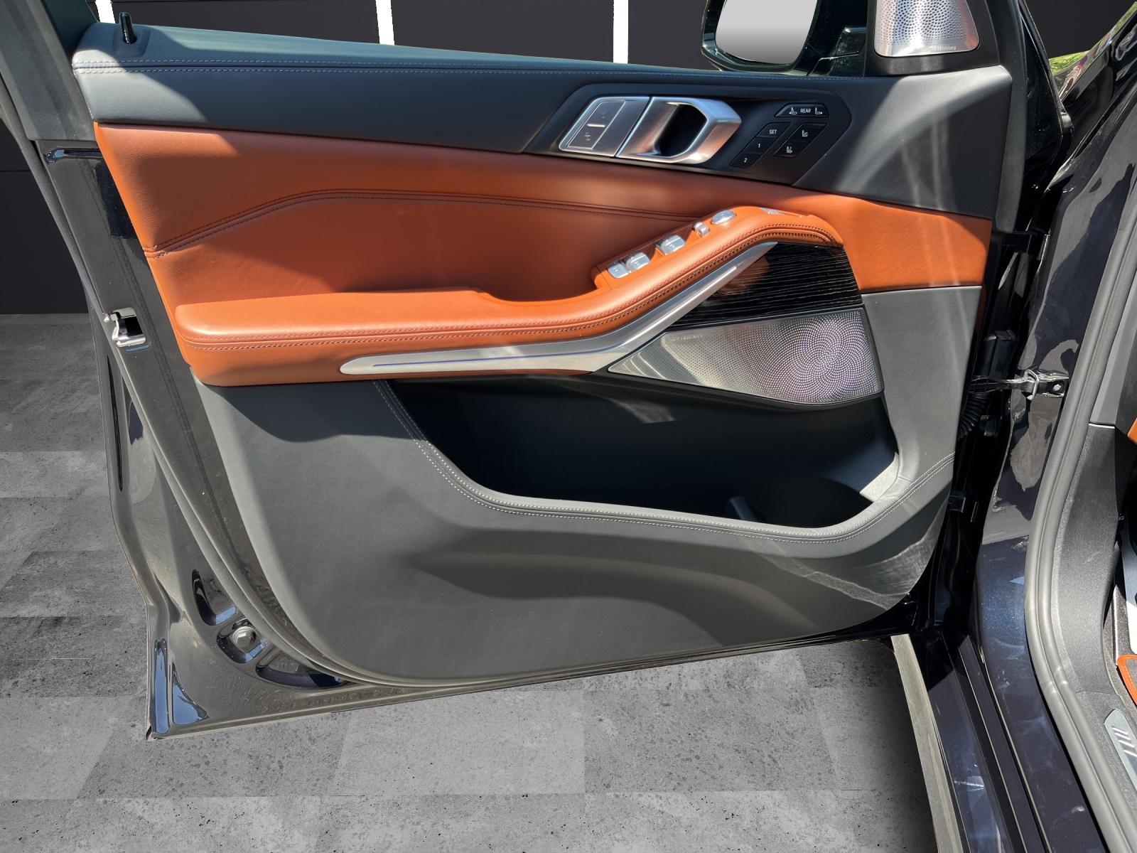 BMW X7 M50i-image-7