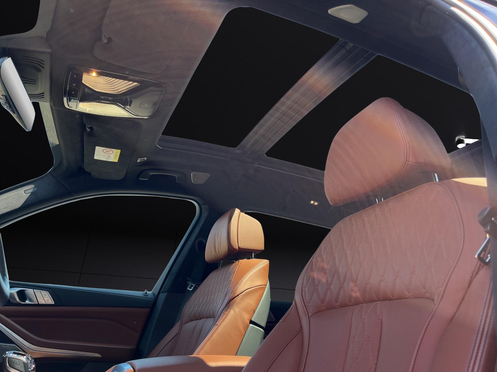 BMW X7 M50i-image-14