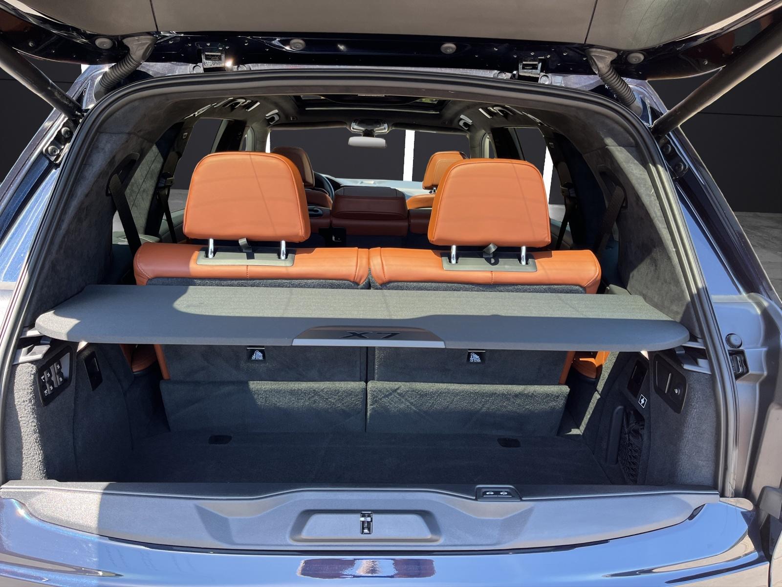 BMW X7 M50i-image-9