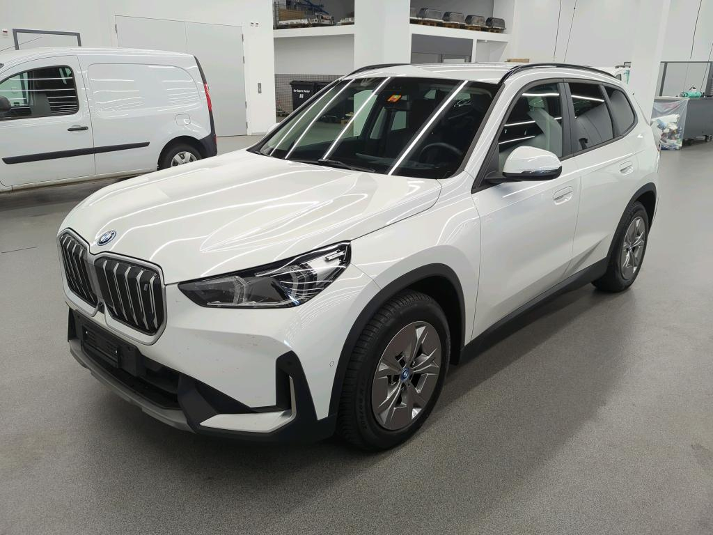 BMW iX1 xDrive 30-image-0