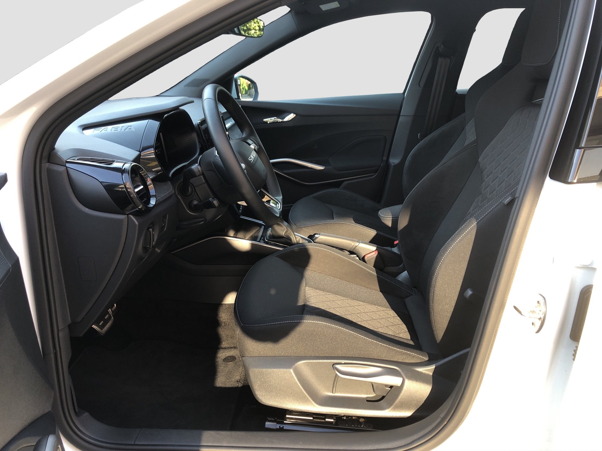 SKODA Fabia 1.0 TSI Selection DSG-image-8