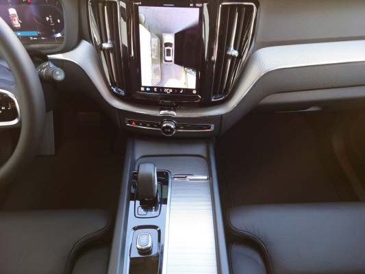 VOLVO XC60 B4 D AWD Plus Bright-image-6