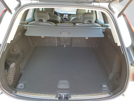 VOLVO XC60 B4 D AWD Plus Bright-image-10