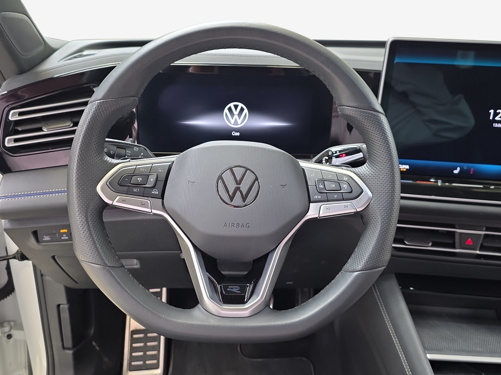 VW Tiguan 2.0 TDI SCR R-Line 4Motion DSG-image-9