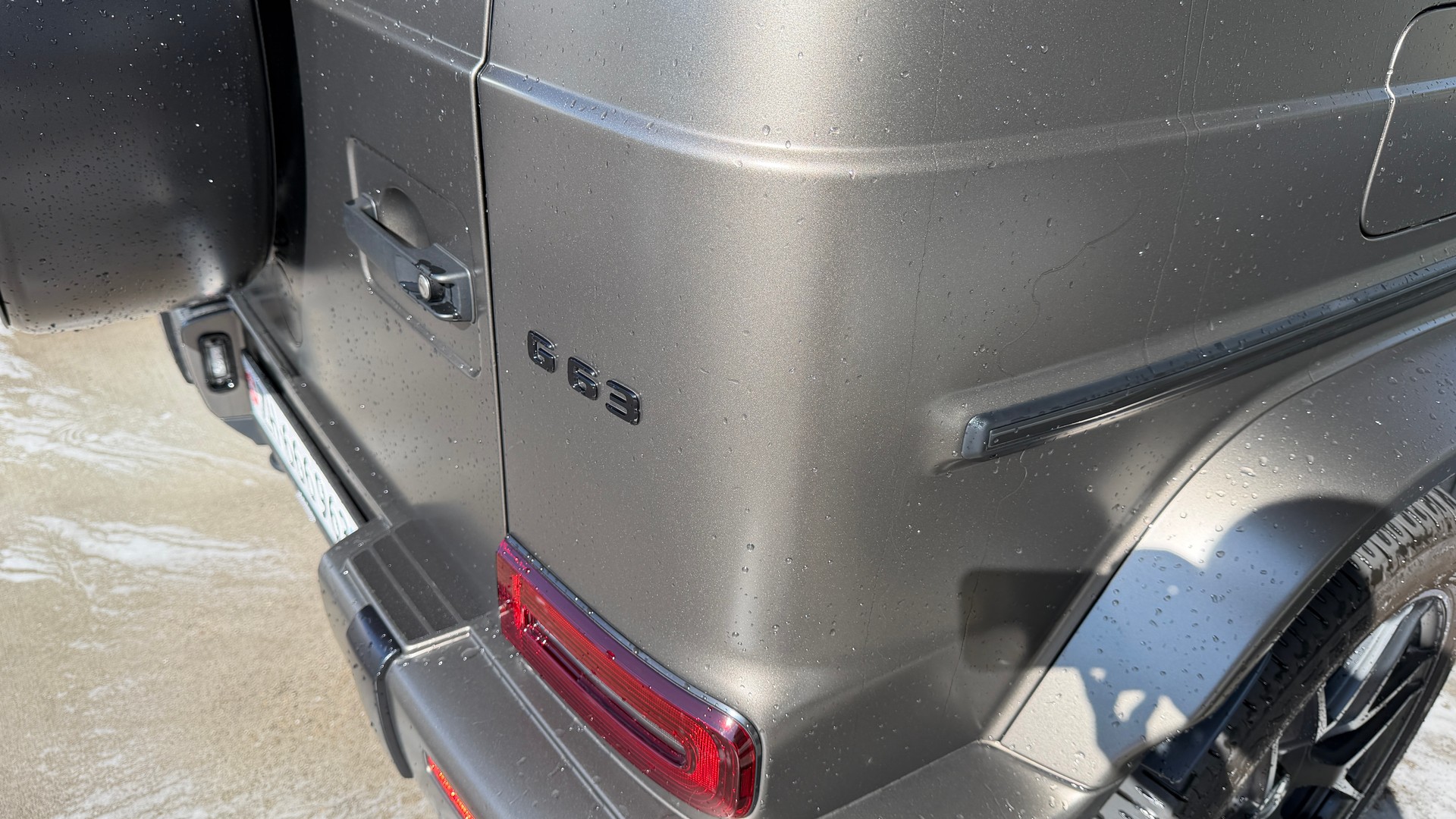 MERCEDES-BENZ G63 |Leasing möglich | CH-Fahrzeug | MB Garantie | 10 Jahre Service Paket | Designo | Monza Grey Magno | Voll-image-2