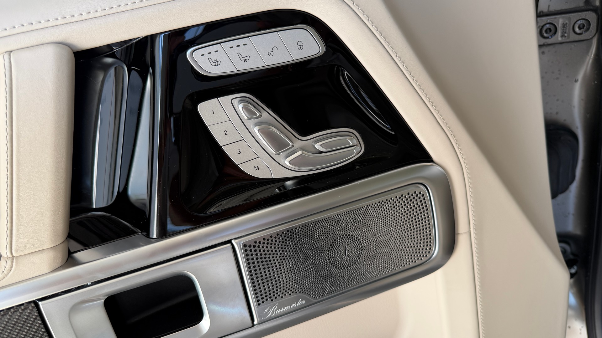 MERCEDES-BENZ G63 |Leasing möglich | CH-Fahrzeug | MB Garantie | 10 Jahre Service Paket | Designo | Monza Grey Magno | Voll-image-9
