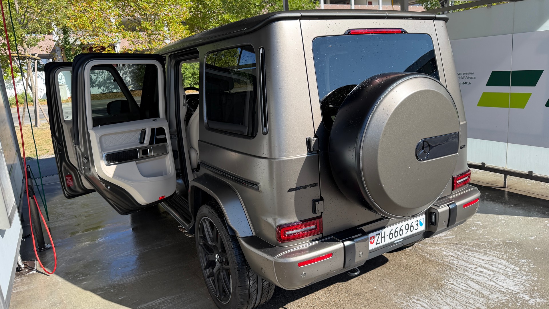 MERCEDES-BENZ G63 |Leasing möglich | CH-Fahrzeug | MB Garantie | 10 Jahre Service Paket | Designo | Monza Grey Magno | Voll-image-4