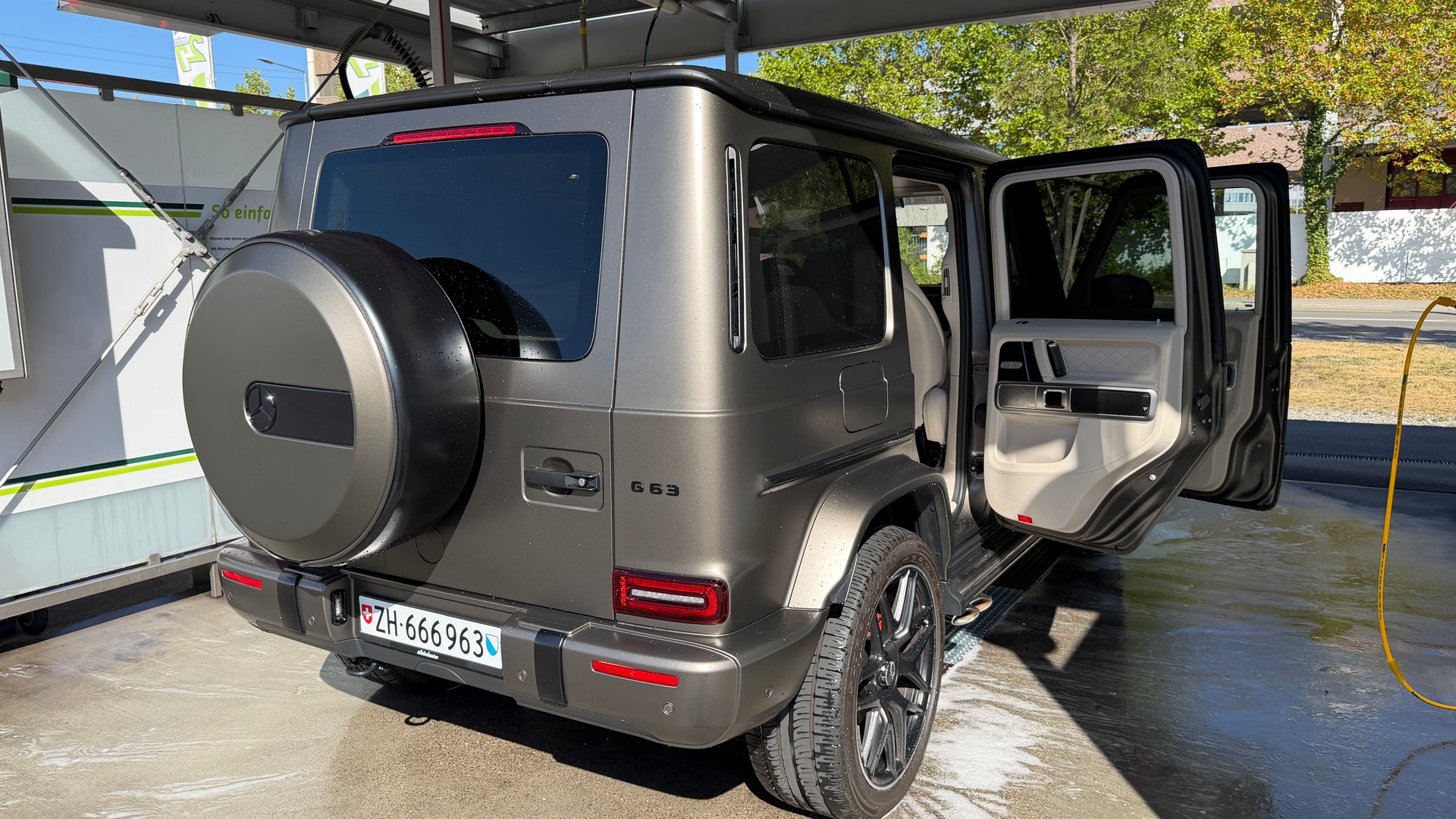 MERCEDES-BENZ G63 |Leasing möglich | CH-Fahrzeug | MB Garantie | 10 Jahre Service Paket | Designo | Monza Grey Magno | Voll-image-1