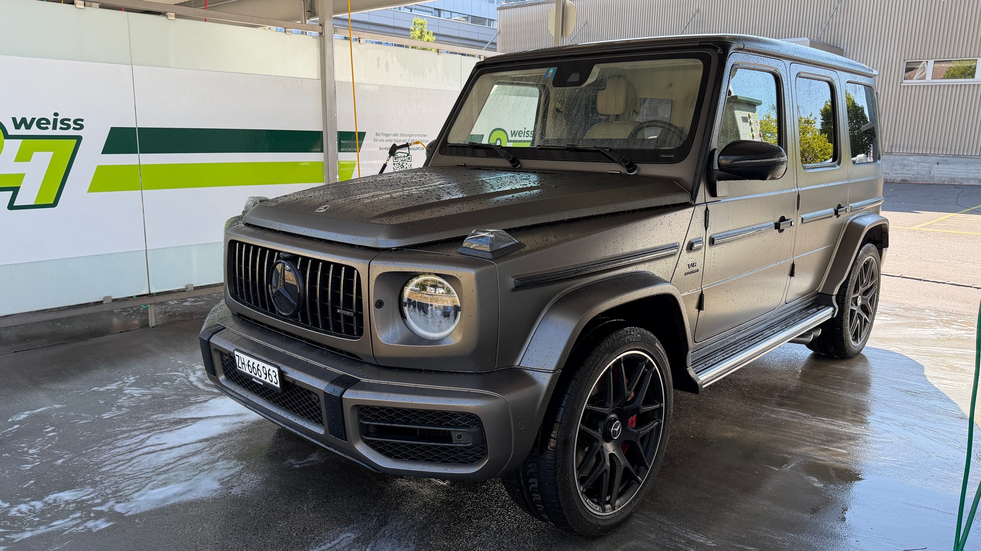MERCEDES-BENZ G63 |Leasing möglich | CH-Fahrzeug | MB Garantie | 10 Jahre Service Paket | Designo | Monza Grey Magno | Voll-image-3
