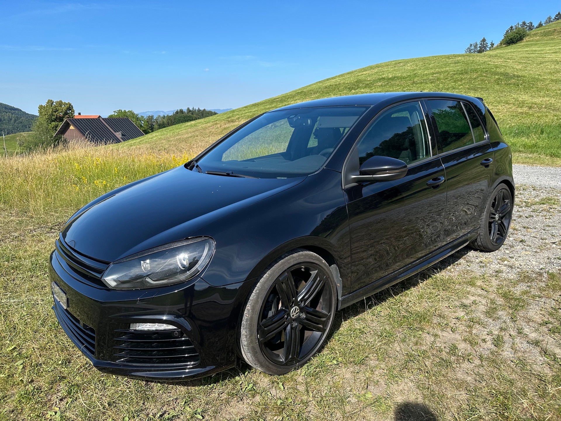 VW 2.0 TSI R DSG 4motion-image-1