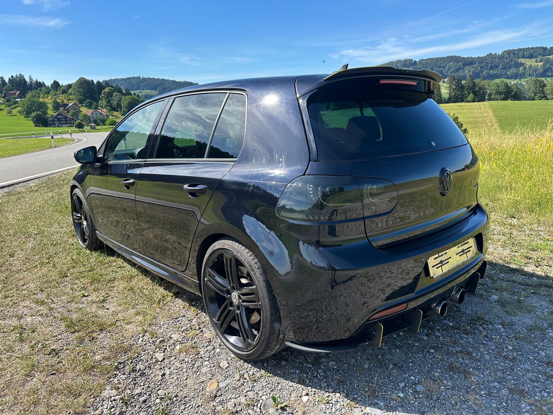 VW 2.0 TSI R DSG 4motion-image-0