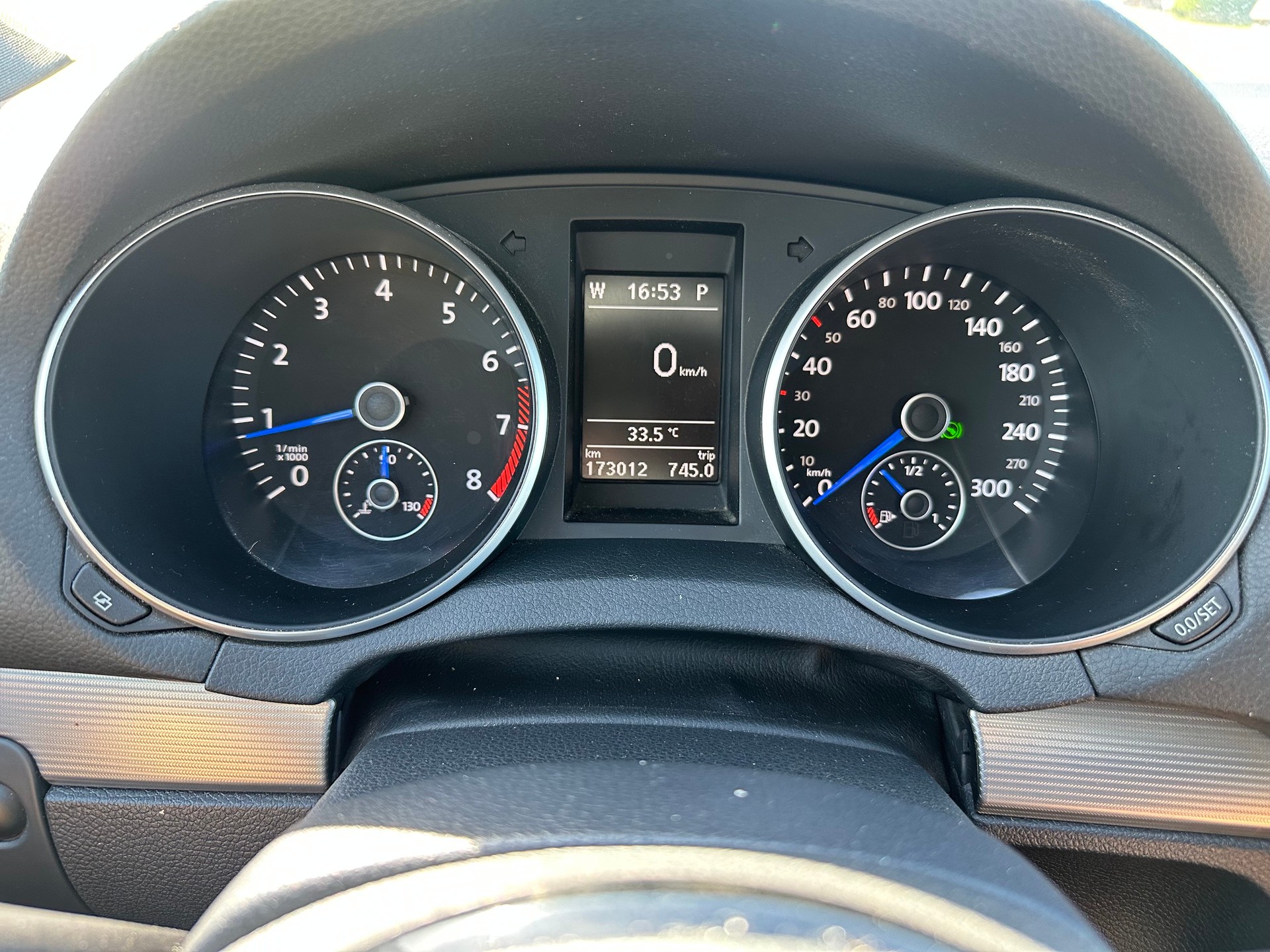 VW 2.0 TSI R DSG 4motion-image-10