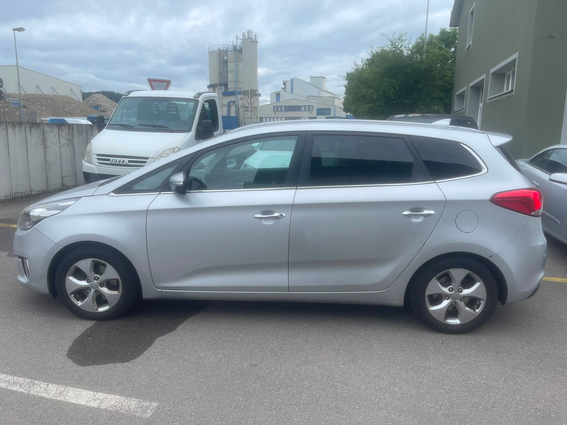 KIA Carens 1.7 CRDi Trend DCT 7 Plätze-image-2
