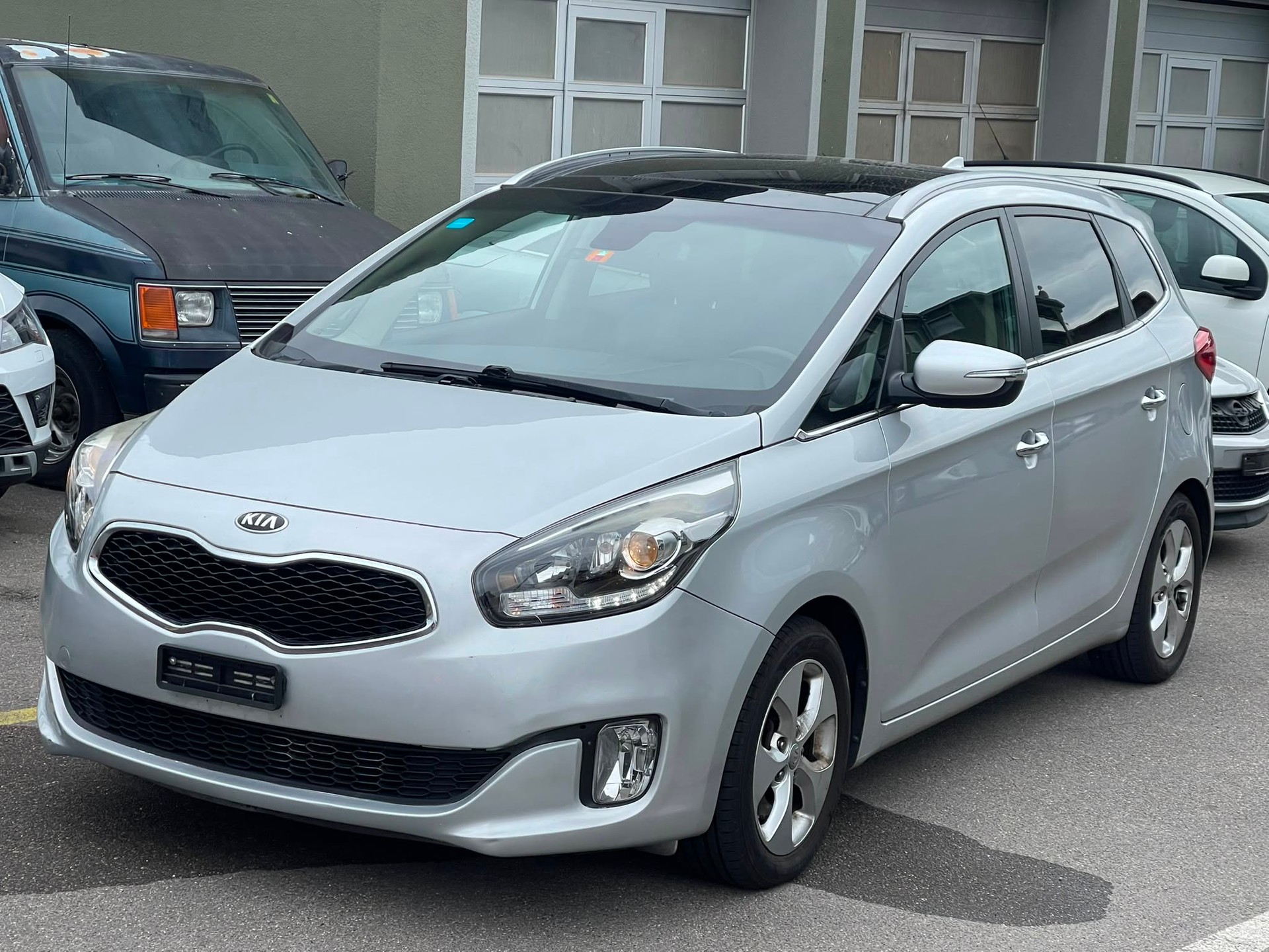 KIA Carens 1.7 CRDi Trend DCT 7 Plätze-image-0