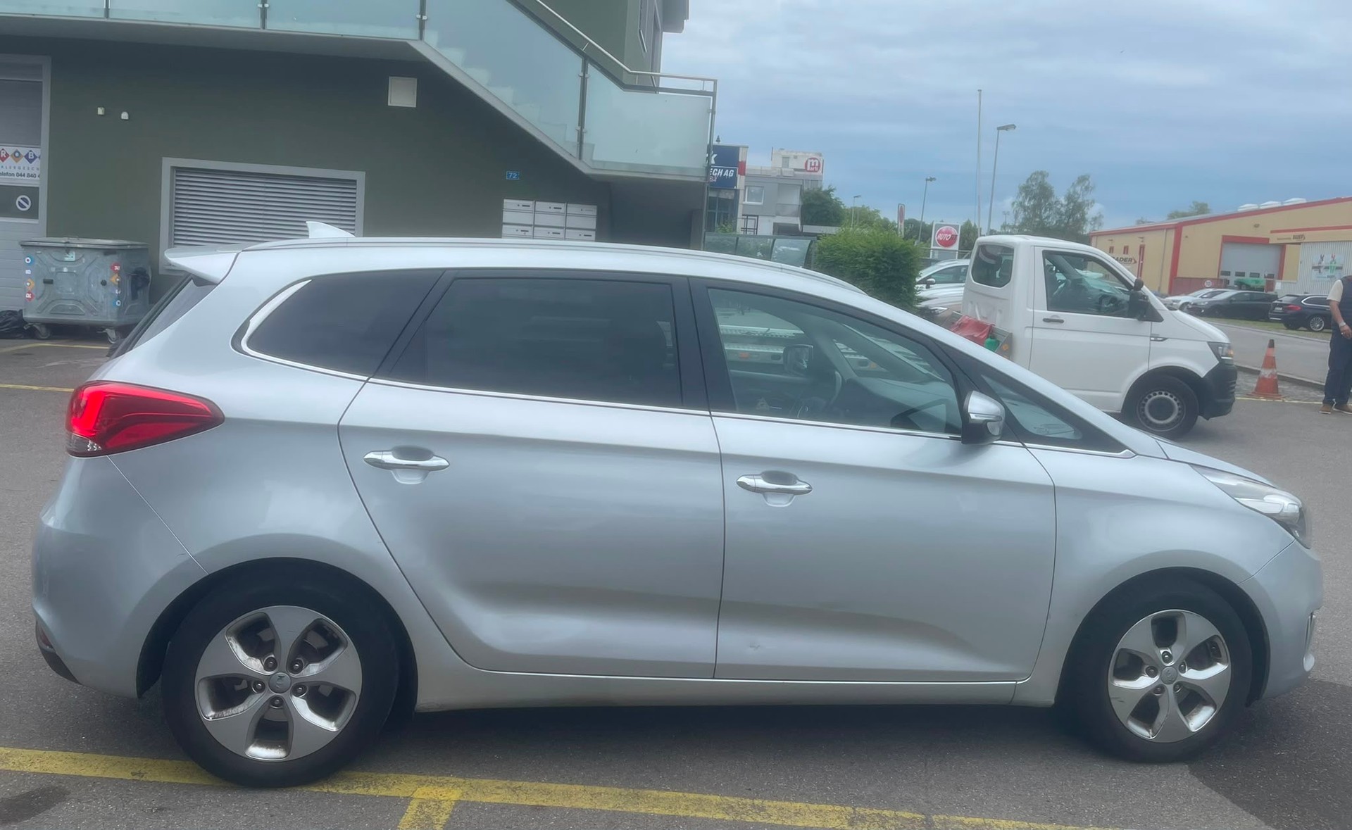 KIA Carens 1.7 CRDi Trend DCT 7 Plätze-image-3