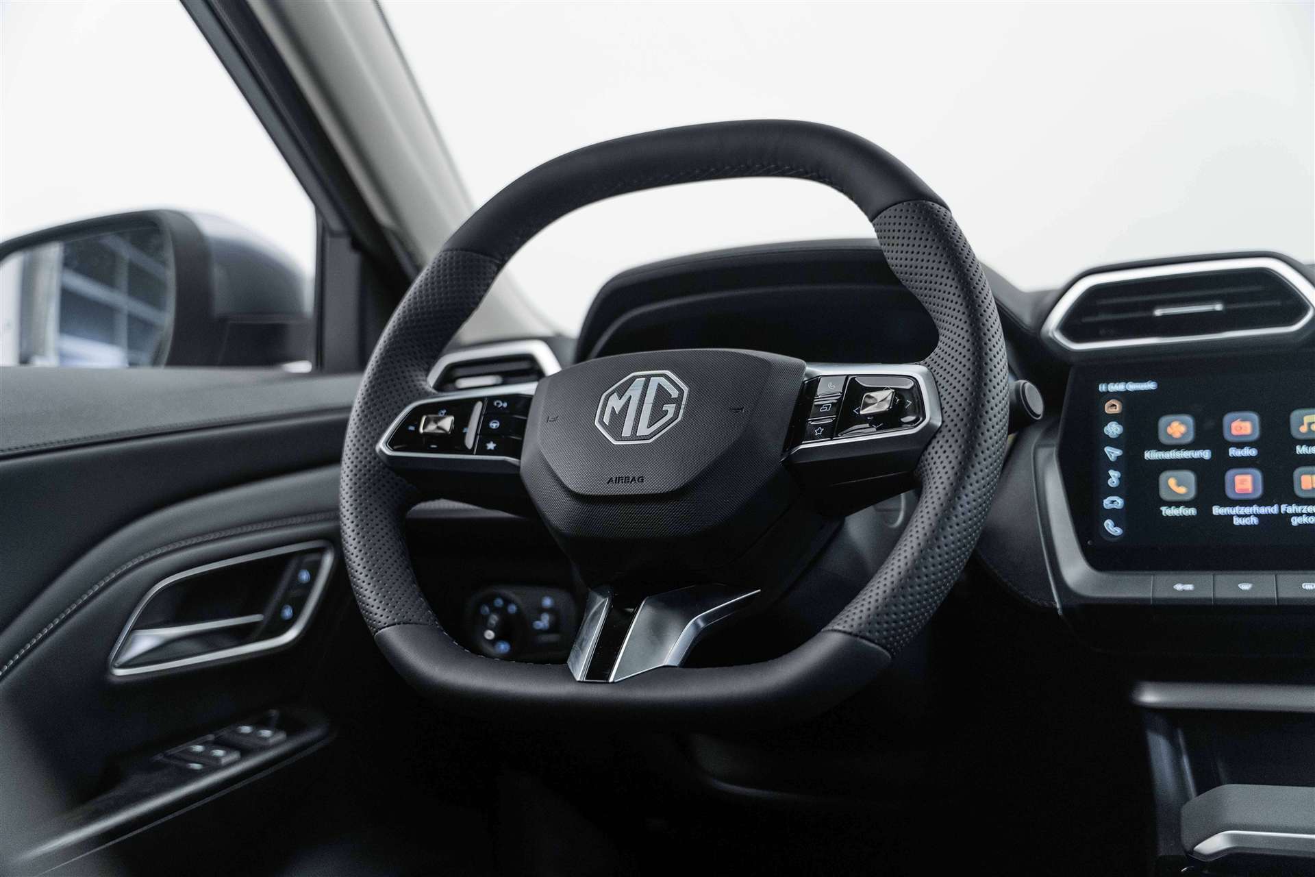 MG ZS 1.5 HEV Luxury Automat-image-9