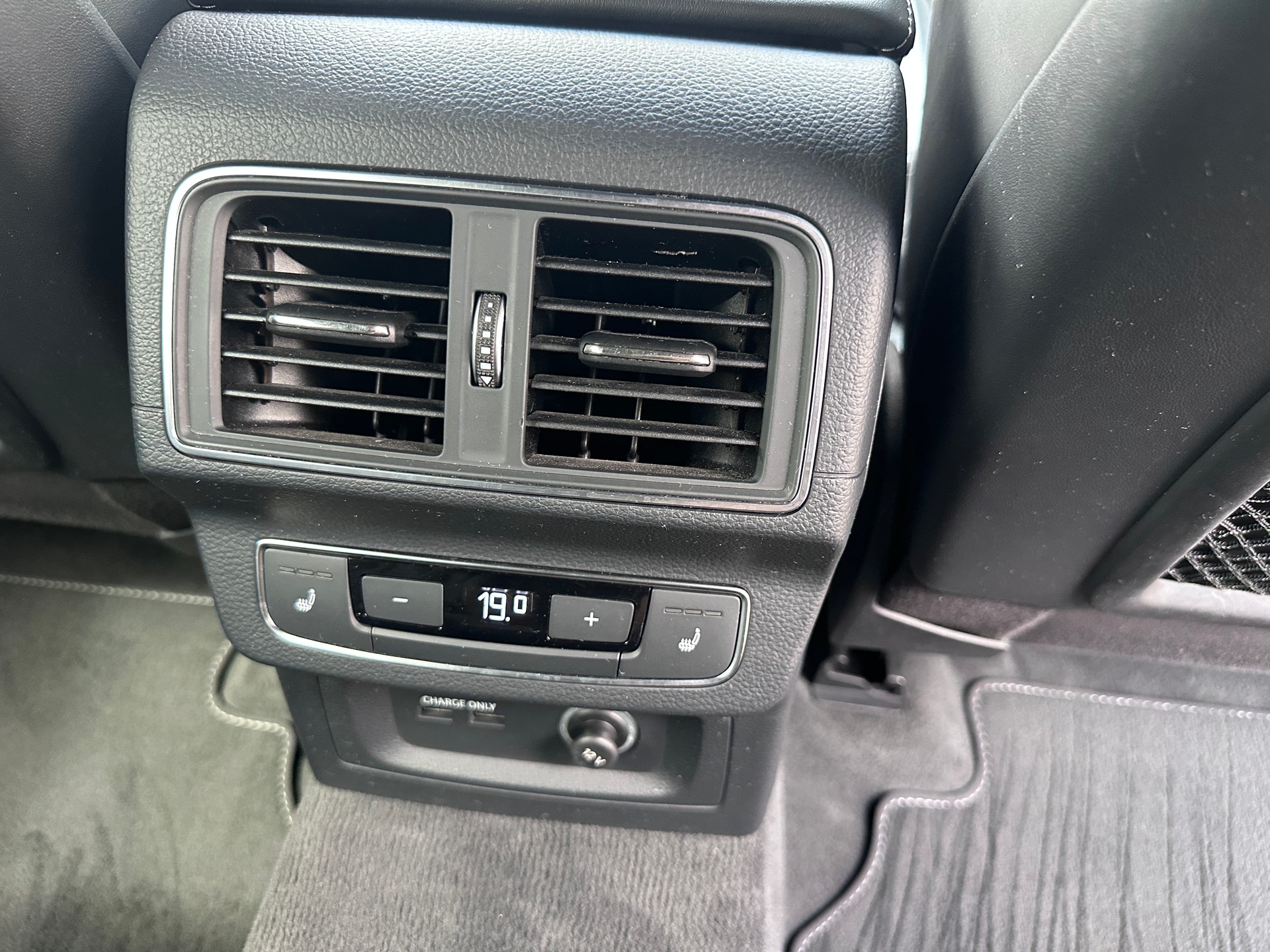 AUDI SQ5 3.0 TFSI quattro S-tronic-image-18
