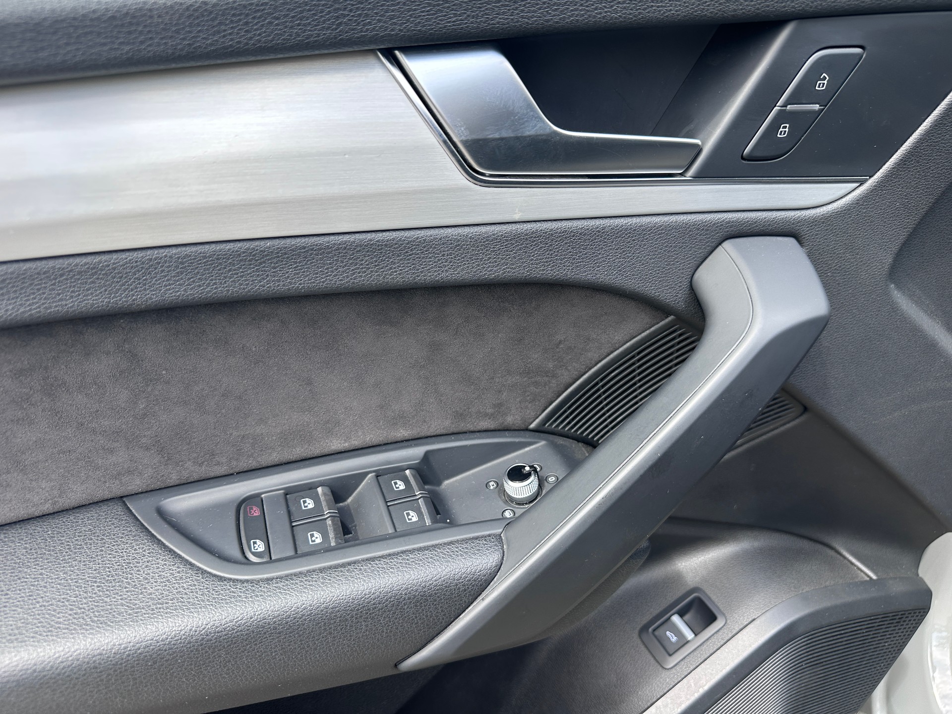 AUDI SQ5 3.0 TFSI quattro S-tronic-image-12
