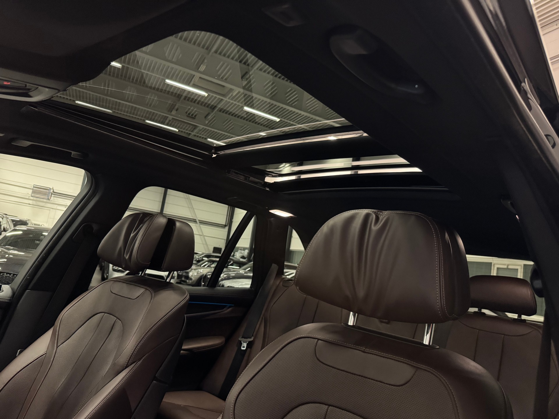 BMW X5 xDrive M50d Steptronic-image-18