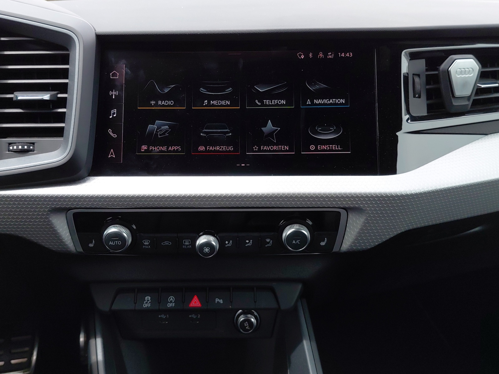 AUDI A1 Sportback 30 TFSI S Line Attraction S-tronic-image-10