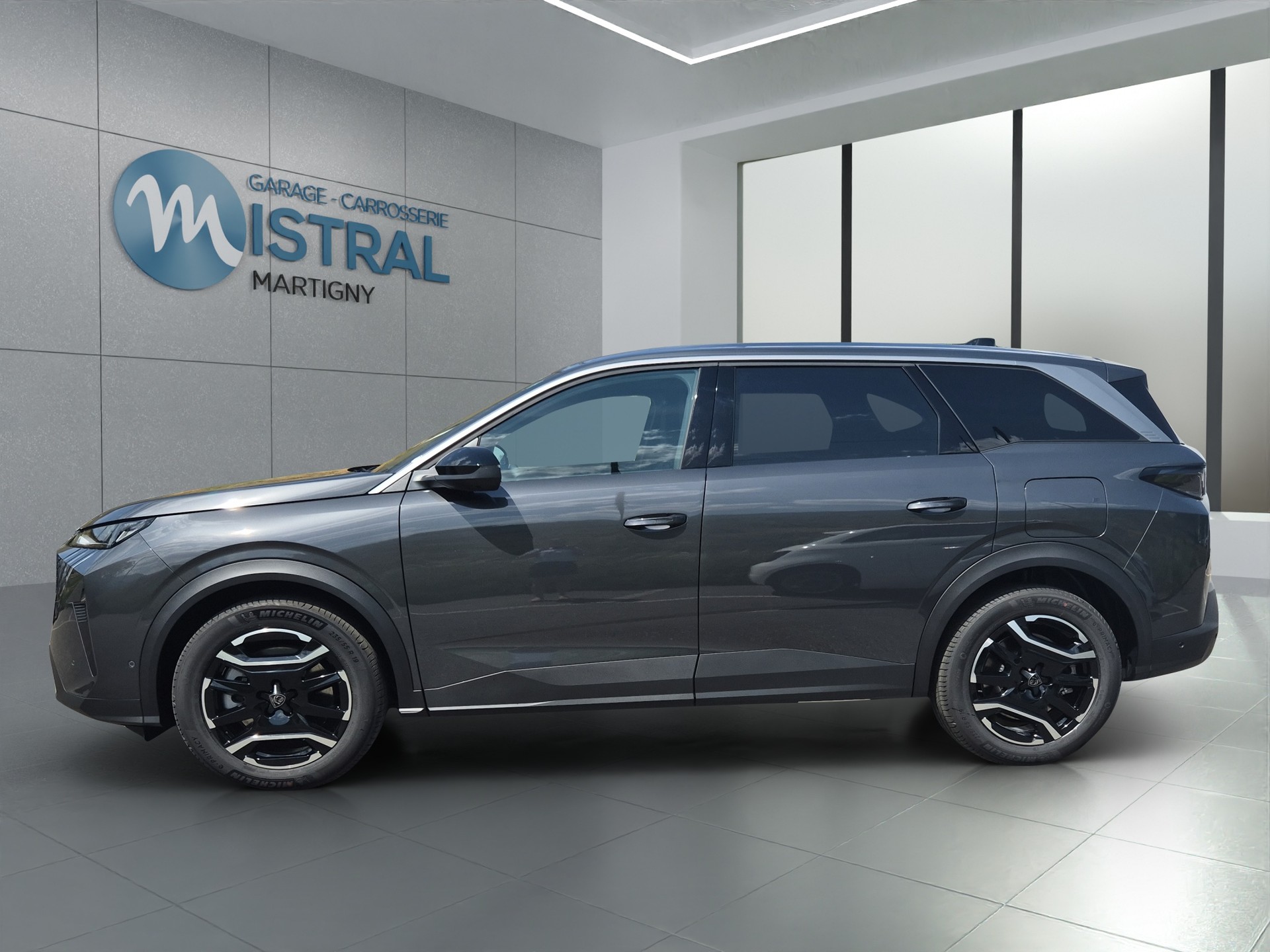 PEUGEOT 5008 e-Allure Premium AWD-image-19