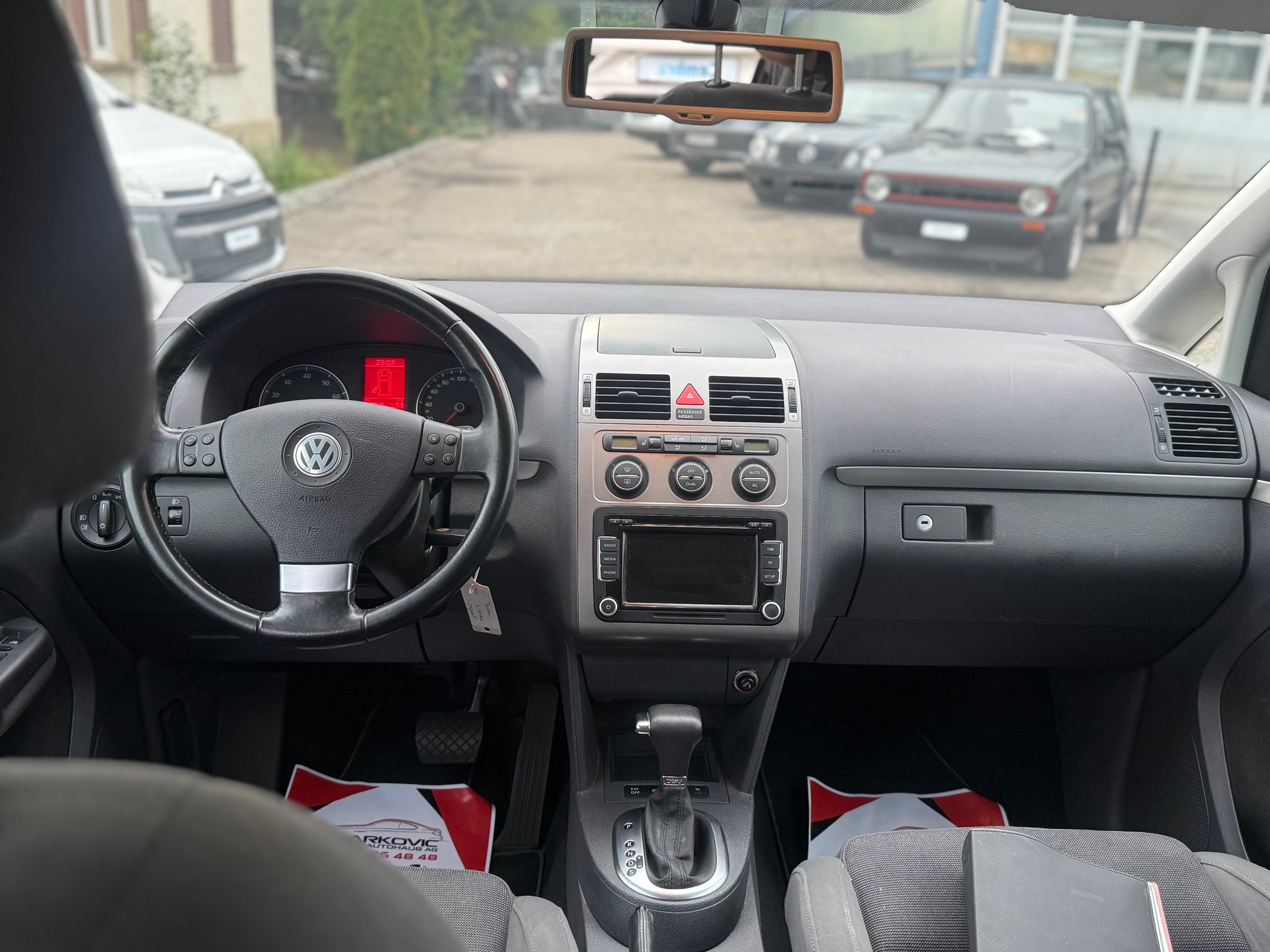 VW Touran 1.4 TSI Trendline DSG-image-7