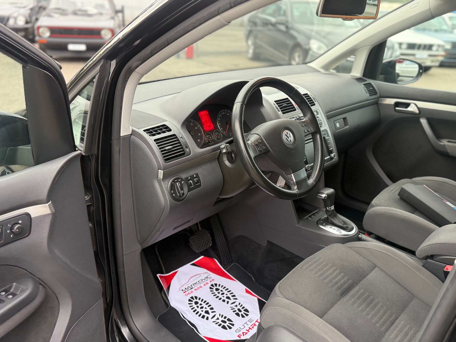 VW Touran 1.4 TSI Trendline DSG-image-8