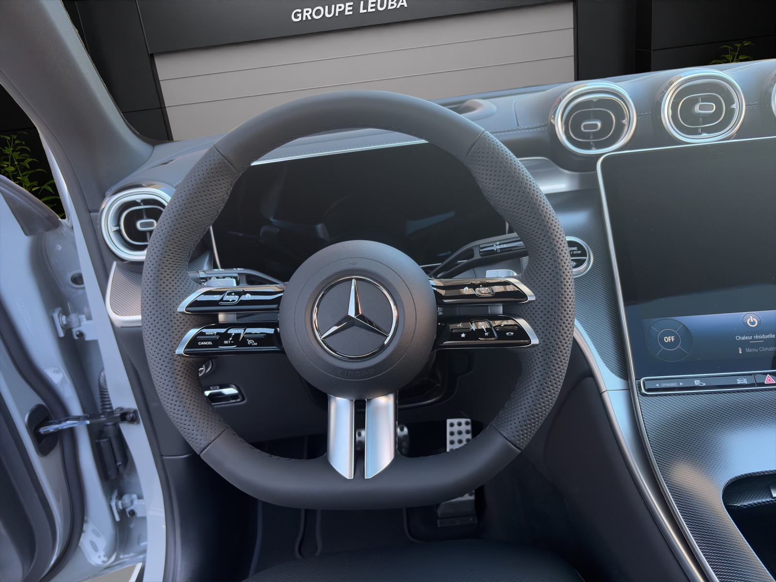 MERCEDES-BENZ GLC 300 4Matic 9G-Tronic-image-12