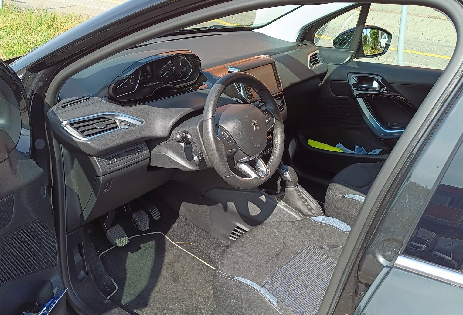 PEUGEOT 1.6 VTi Allure-image-3