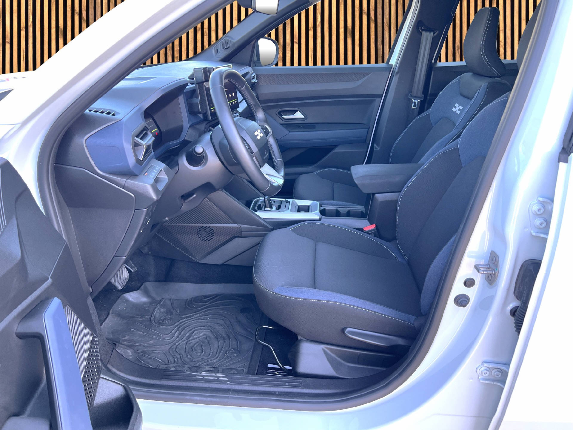 DACIA Bigster 1.8 Hybrid Expression-image-8