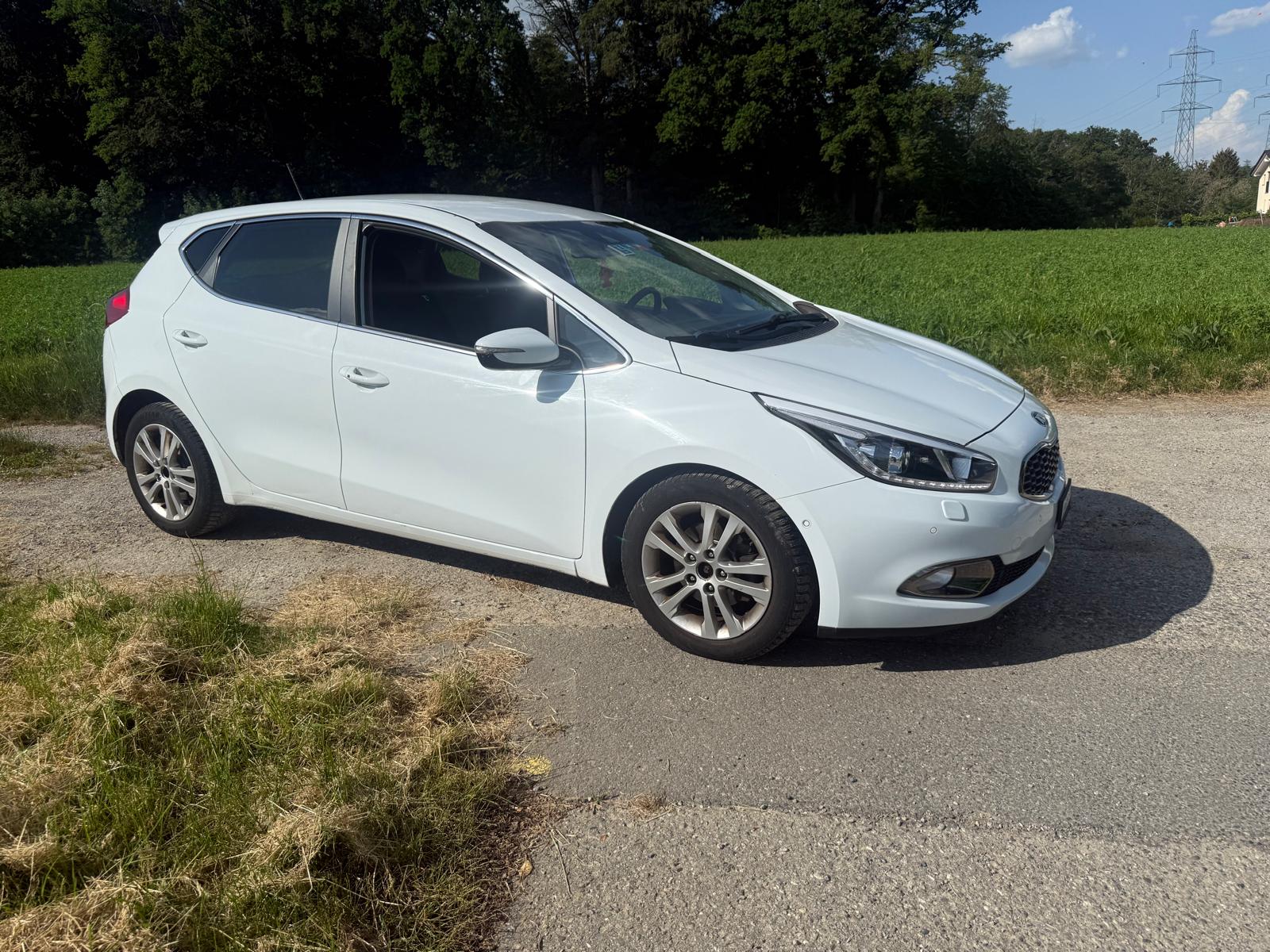 KIA Cee'd 1.6 GDi Trend DCT-image-1