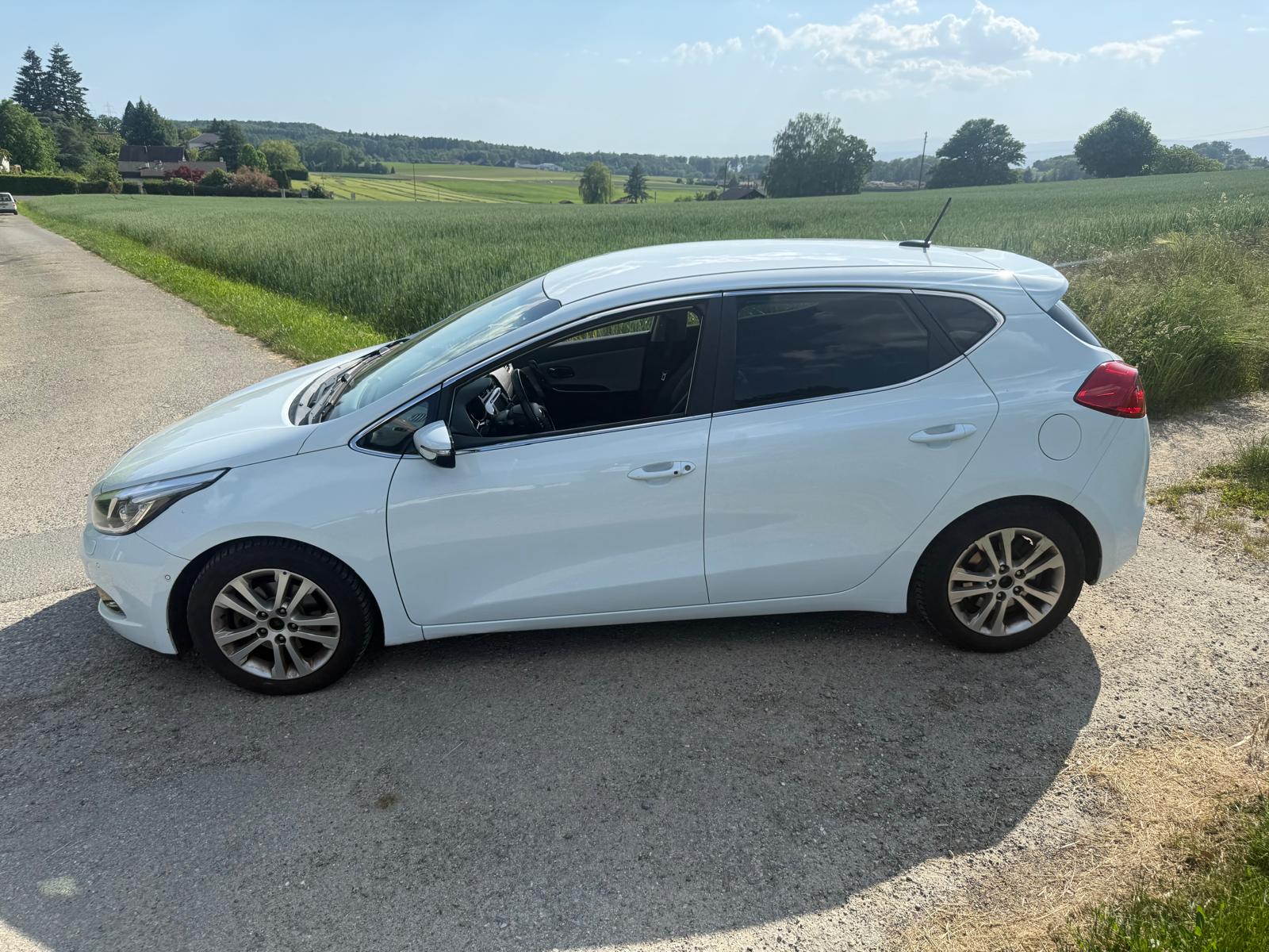 KIA Cee'd 1.6 GDi Trend DCT-image-4