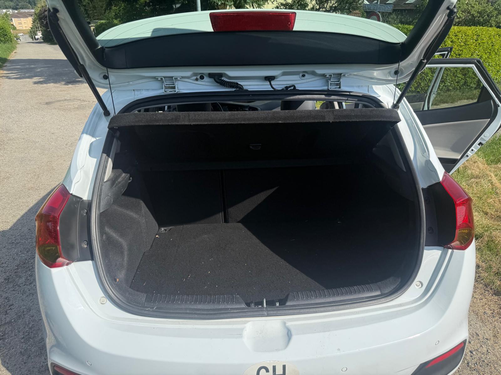 KIA Cee'd 1.6 GDi Trend DCT-image-13