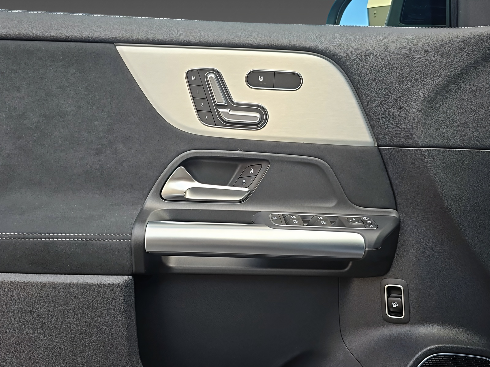MERCEDES-BENZ GLA 250 4Matic Swiss Star-image-11